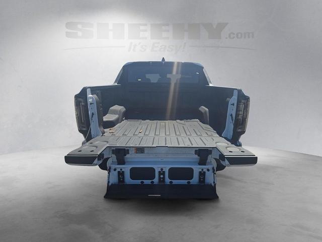 Photo of 2025 Interstellar White GMC HUMMER EV Pickup