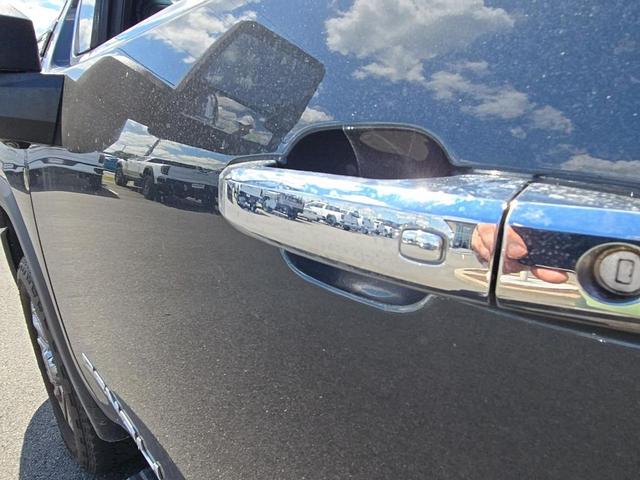 Photo of 2023 Hunter Metallic GMC Sierra 2500