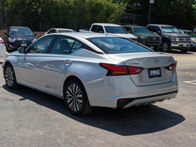 Photo of 2023 Brilliant Silver Metallic Nissan Altima
