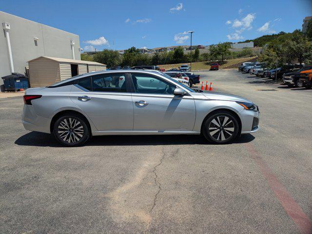 Photo of 2023 Brilliant Silver Metallic Nissan Altima
