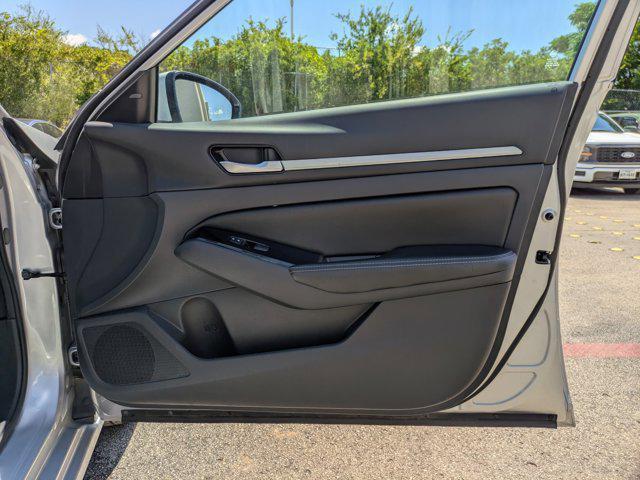 Photo of 2023 Brilliant Silver Metallic Nissan Altima