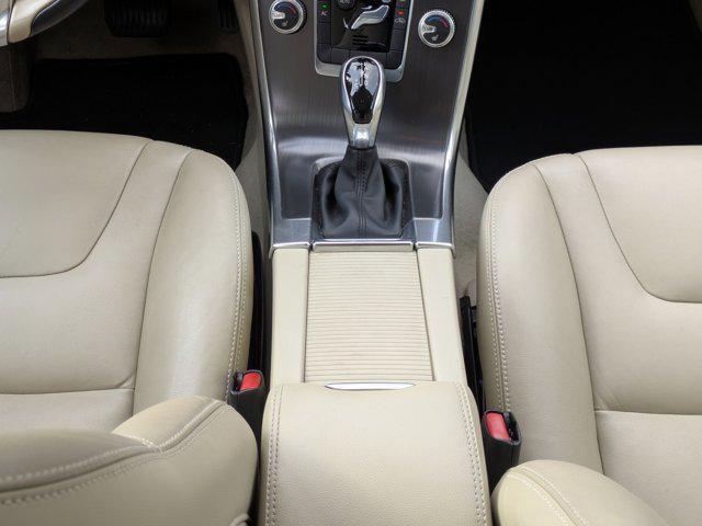 Photo of 2015 Power Blue Metallic Volvo XC60