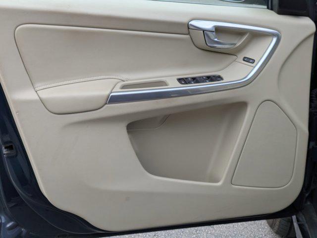 Photo of 2015 Power Blue Metallic Volvo XC60