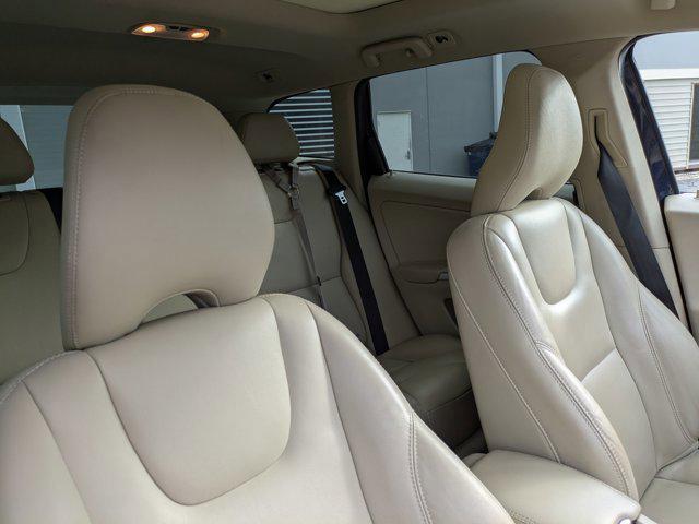 Photo of 2015 Power Blue Metallic Volvo XC60