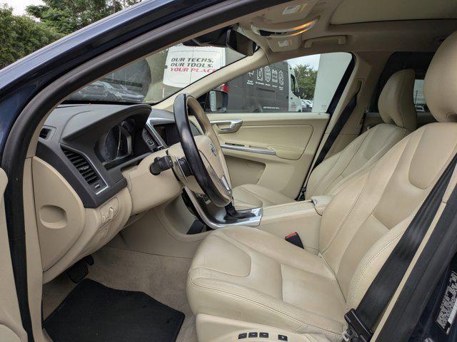Photo of 2015 Power Blue Metallic Volvo XC60