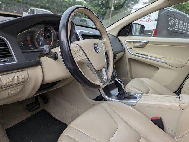 Photo of 2015 Power Blue Metallic Volvo XC60
