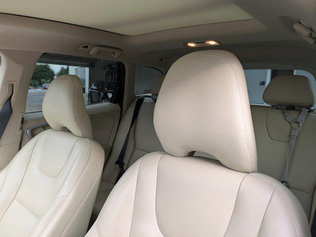 Photo of 2015 Power Blue Metallic Volvo XC60