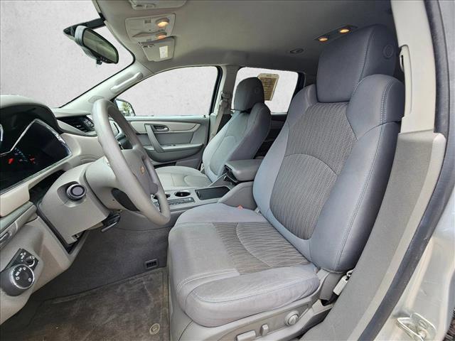 Photo of 2014 Silver Ice Metallic Chevrolet Traverse