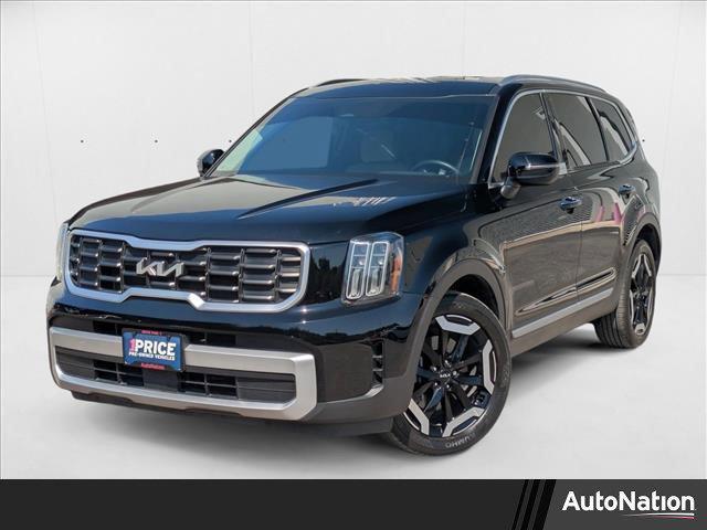 Photo of 2023 Ebony Black Kia Telluride