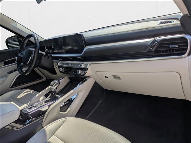 Photo of 2023 Ebony Black Kia Telluride