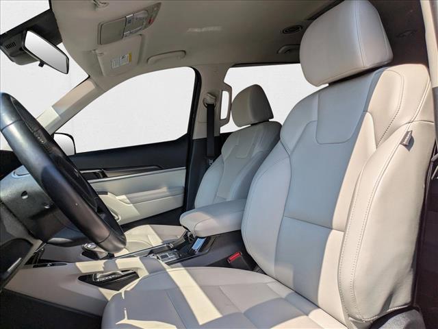 Photo of 2023 Ebony Black Kia Telluride