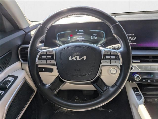 Photo of 2023 Ebony Black Kia Telluride