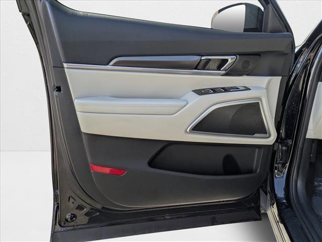 Photo of 2023 Ebony Black Kia Telluride