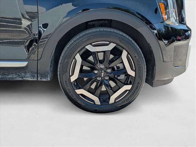 Photo of 2023 Ebony Black Kia Telluride