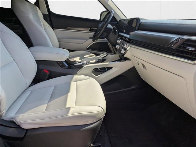 Photo of 2023 Ebony Black Kia Telluride