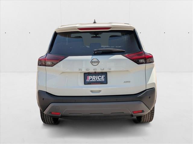 Photo of 2023 Glacier White Nissan Rogue