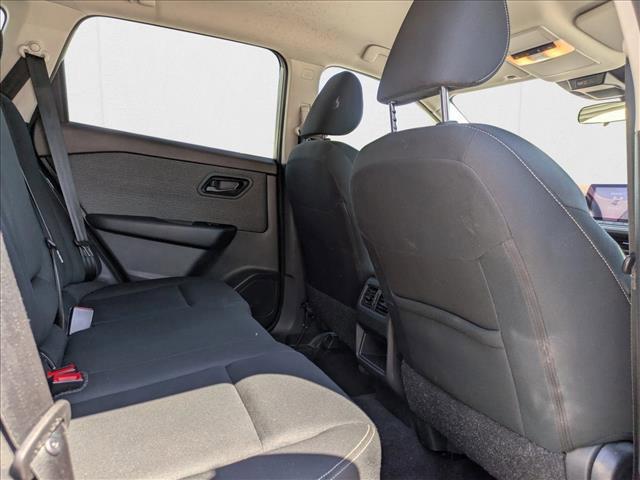 Photo of 2023 Glacier White Nissan Rogue