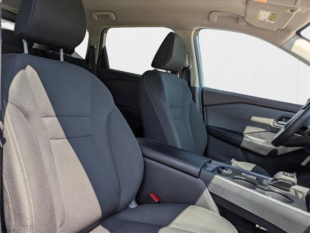 Photo of 2023 Glacier White Nissan Rogue