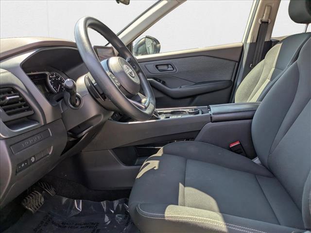 Photo of 2023 Glacier White Nissan Rogue