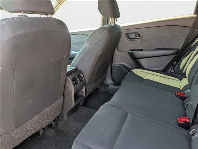 Photo of 2023 Glacier White Nissan Rogue