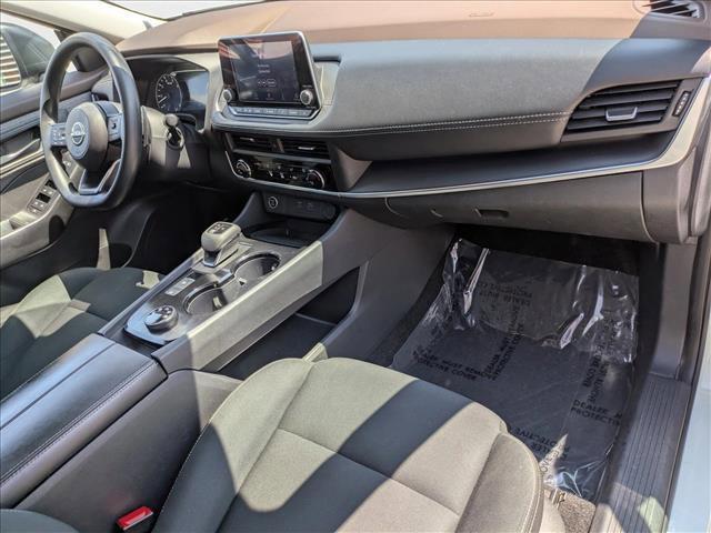 Photo of 2023 Glacier White Nissan Rogue