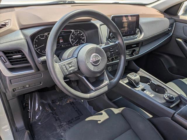 Photo of 2023 Glacier White Nissan Rogue