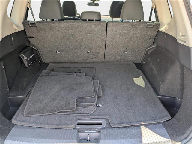 Photo of 2023 Glacier White Nissan Rogue