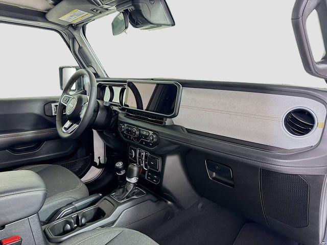 Photo of 2024 Bright White Clearcoat Jeep Wrangler