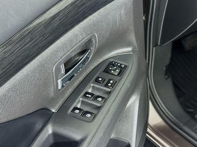 Photo of 2016 Quartz Brown Metallic Mitsubishi Outlander