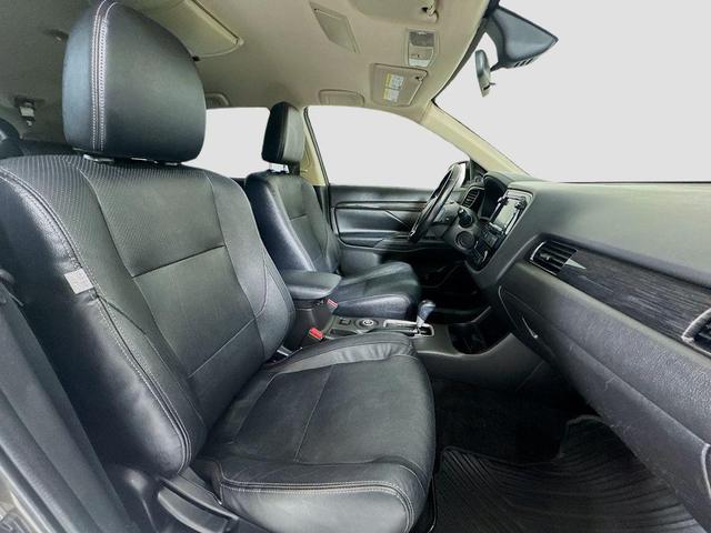 Photo of 2016 Quartz Brown Metallic Mitsubishi Outlander
