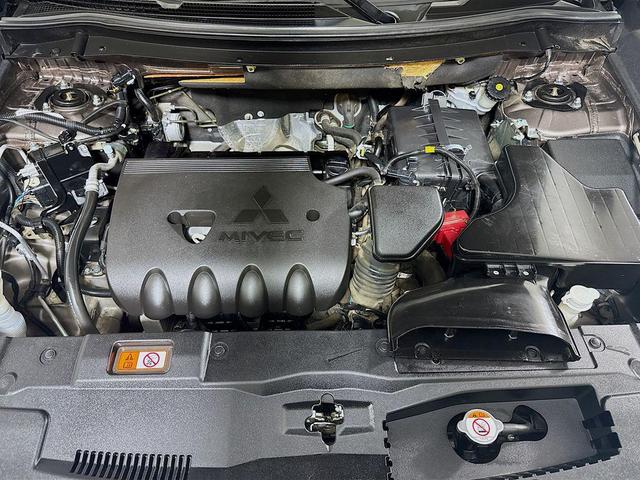 Photo of 2016 Quartz Brown Metallic Mitsubishi Outlander