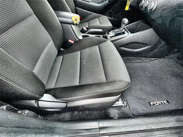Photo of 2017 Silky Silver Kia Forte