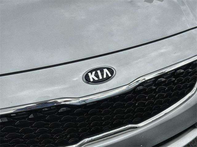 Photo of 2017 Silky Silver Kia Forte