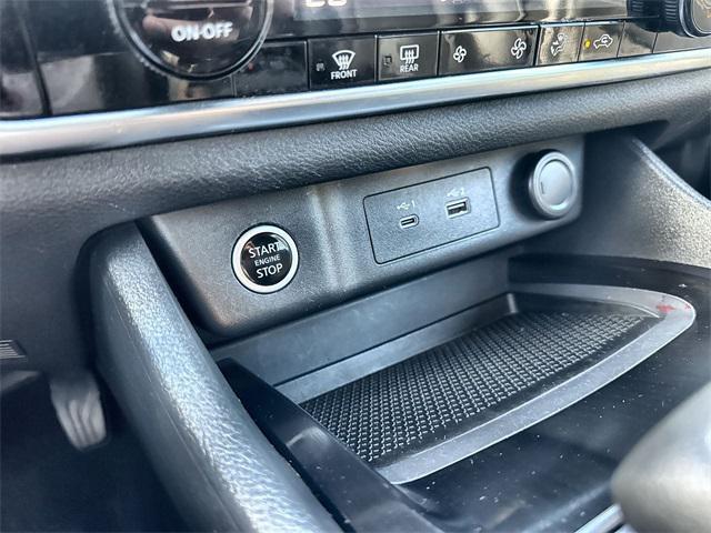 Photo of 2022 Super Black Nissan Rogue