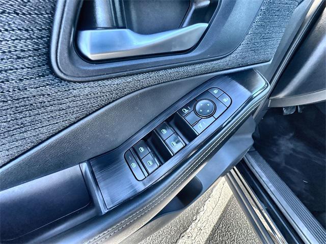 Photo of 2022 Super Black Nissan Rogue