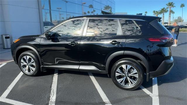 Photo of 2022 Super Black Nissan Rogue