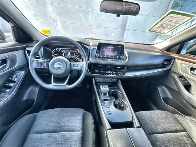 Photo of 2022 Super Black Nissan Rogue