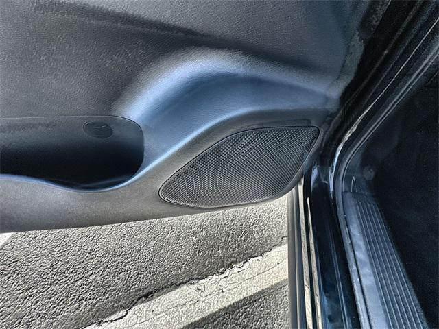 Photo of 2022 Super Black Nissan Rogue