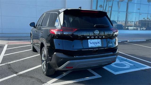 Photo of 2022 Super Black Nissan Rogue