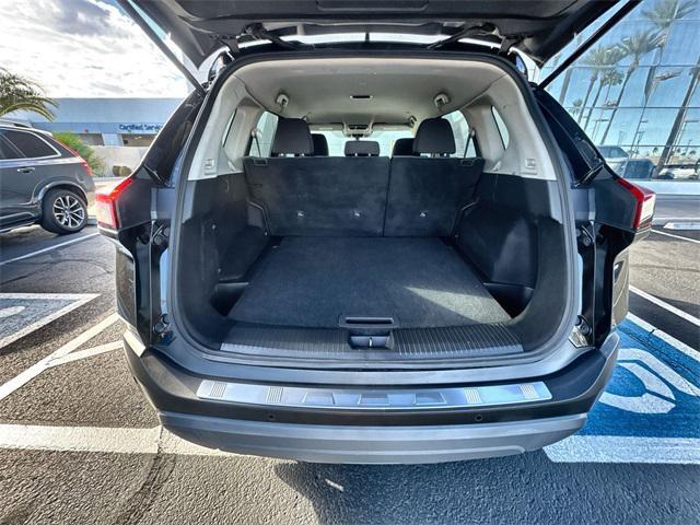 Photo of 2022 Super Black Nissan Rogue