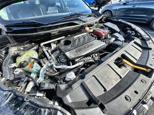 Photo of 2022 Super Black Nissan Rogue
