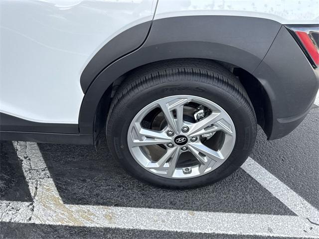 Photo of 2023 Lunar White Hyundai KONA