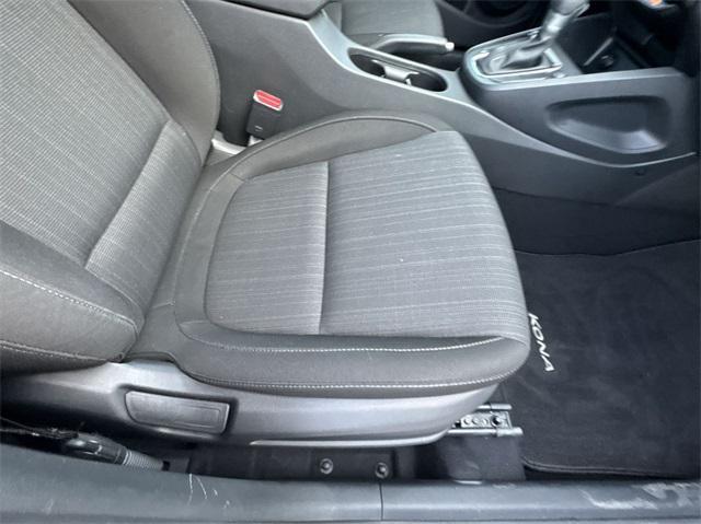 Photo of 2023 Lunar White Hyundai KONA