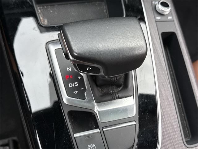 Photo of 2022 Navarra Blue Metallic Audi Q5