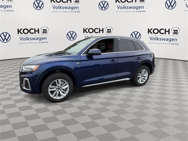 Photo of 2022 Navarra Blue Metallic Audi Q5