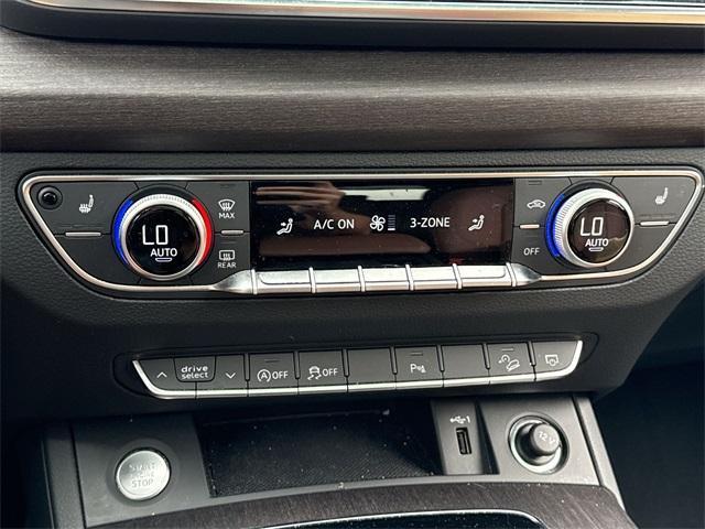Photo of 2022 Navarra Blue Metallic Audi Q5