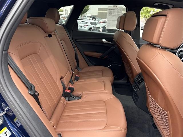 Photo of 2022 Navarra Blue Metallic Audi Q5