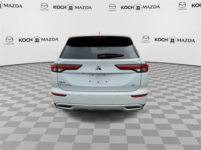 Photo of 2022 White Mitsubishi Outlander