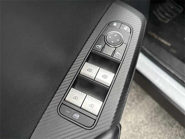 Photo of 2022 White Mitsubishi Outlander