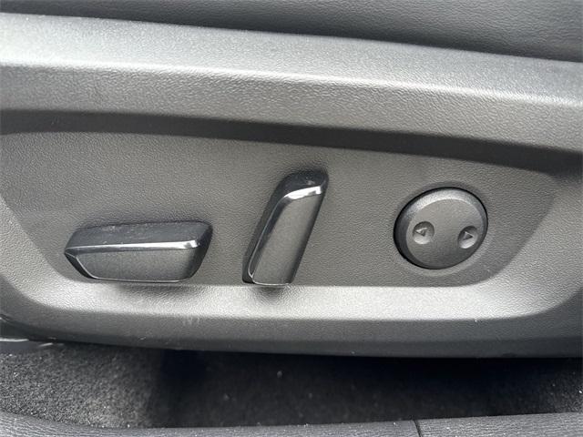 Photo of 2022 White Mitsubishi Outlander